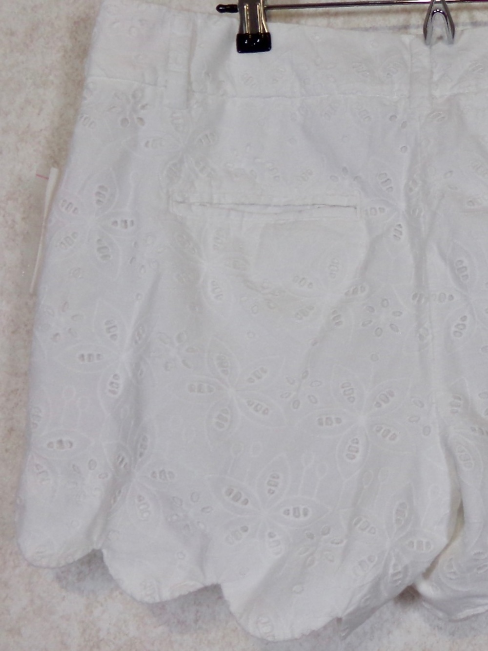 NWT Crown & Ivy Shelby Embroidered, Scalloped Hem 4 Pocket White Shorts Size 6 - Picture 13 of 16